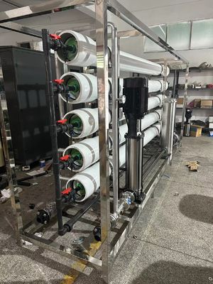 Buen precio Planta de filtración de agua salobre con filtro multimedia y sistema de control Siemens en línea