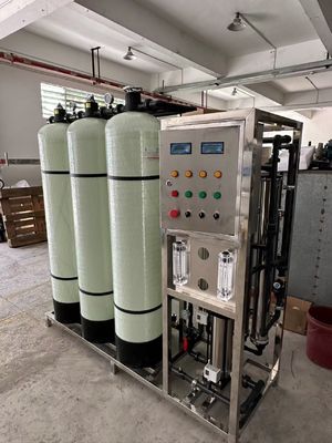 Buen precio 1000 litros por hora Sistema comercial de RO Máquina de agua portátil 220V/380V en línea