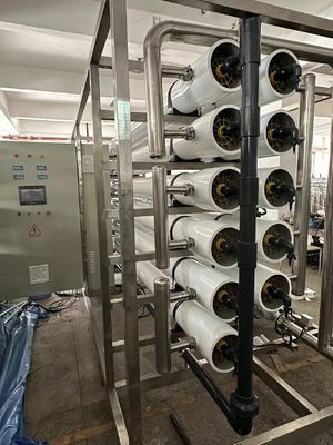 Buen precio 5 etapas de tratamiento de agua Sistema industrial de reacondicionamiento con una tasa de recuperación del 50% al 65% en línea