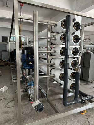 Buen precio 98%Tasa de rechazo de sal Sistema industrial de RO Purificación automática del agua en línea