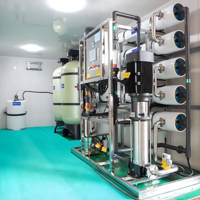 Buen precio Max 10000 ppm TDS de agua de alimentación Sistema de ósmosis inversa 50-70% Tasa de recuperación 15-65kw en línea