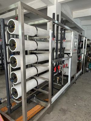 Buen precio 99% de rechazo de sal Sistema de RO industrial para agua municipal Alta tasa de recuperación 50%-65% Hecho de SS304/PV en línea