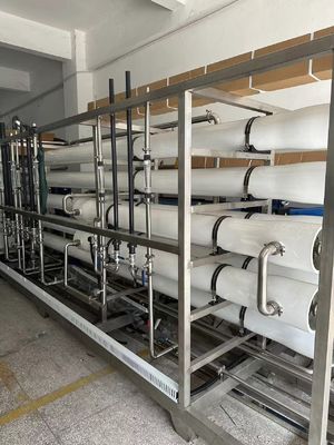 Buen precio Sistema de ósmosis inversa personalizado de capacidad de 500-1000 M3/día hecho de SS304/PVC en línea