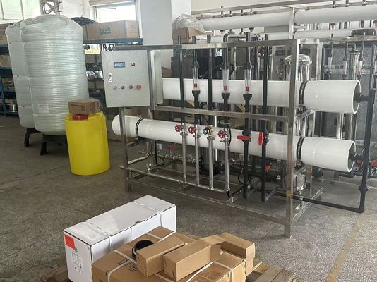 Buen precio Sistema de ósmosis inversa comercial de acero inoxidable / PVC de 5000 ppm para agua municipal o de pozo en línea