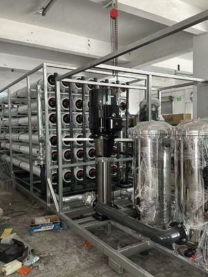 Buen precio 500-10000 ppm Agua de alimentación Agua salada Agua salobre Sistema de ósmosis inversa para la industria en línea