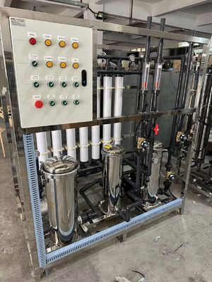 Buen precio Sistema de ultrafiltración duradero con tecnología de ultrafiltración y panel de control de acero inoxidable de 240 kg de voltaje personalizado en línea