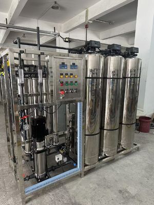 Buen precio 380V / 50Hz de suministro de energía Sistema RO comercial perfecto para agua municipal o de pozo en línea