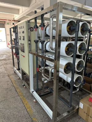 Buen precio Tratamiento de aguas saladas Sistema RO de agua salobre con una capacidad de 15 m3/hora y una tasa de recuperación del 50-75% en línea